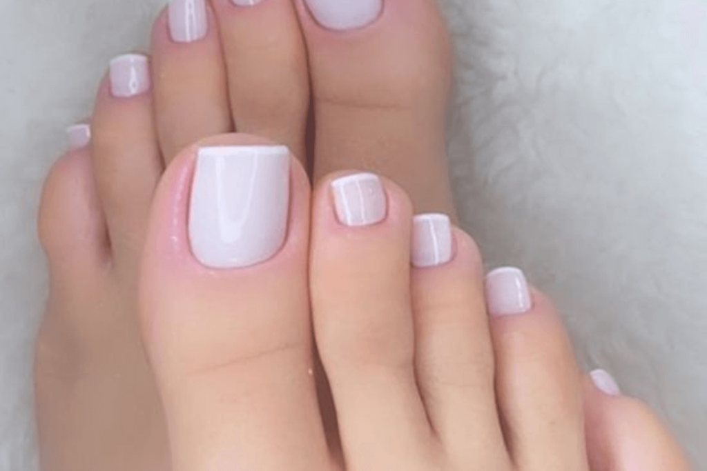 Descubra como fazer unhas do pé francesinha de maneira simples e elegante. Dicas, truques e inspirações para um pedicure perfeito.